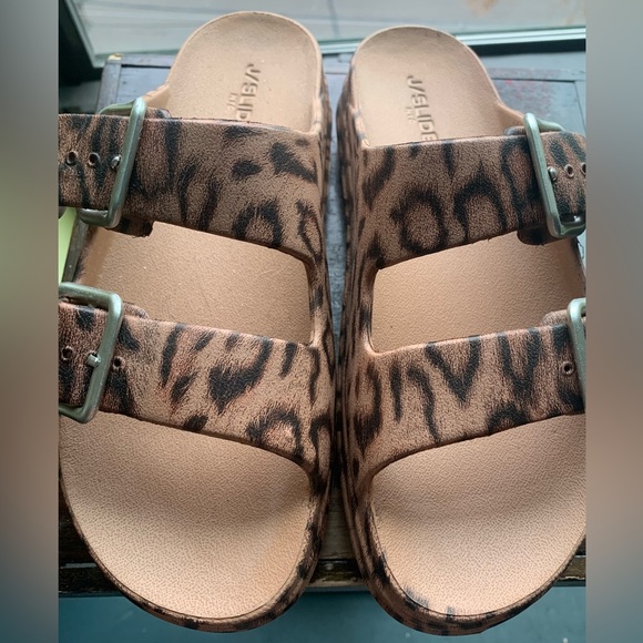 J/Slides leopard slip ons - Picture 4 of 6